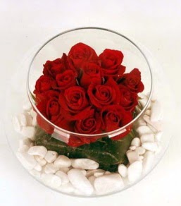 Cam fanusta 11 adet kırmızı gül  Tunceli kaliteli taze ve ucuz çiçekler 