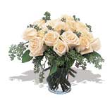 11 adet beyaz gül vazoda  Tunceli çiçek online çiçek siparişi 