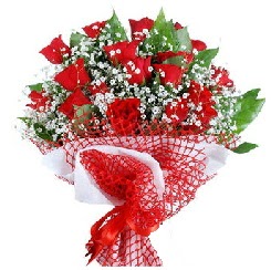 11 kırmızı gülden buket  Tunceli internetten çiçek satışı 